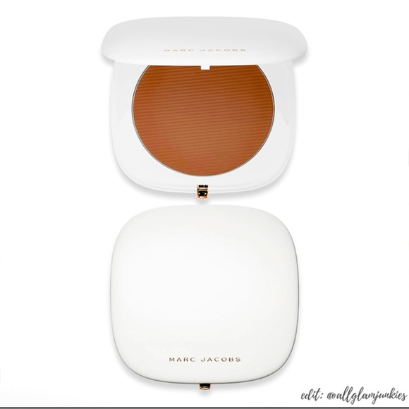 MARC JACOBS
O!MEGA BRONZE
COCONUT PERFECT TAN
POUDRE BRONZANTE COCO - Picture 10 of 15